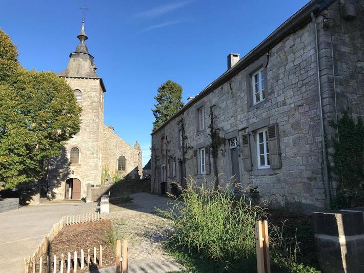 Location de vacances pour 2 personnes, avec piscine ainsi que jardin et jacuzzi à Assesse - 3