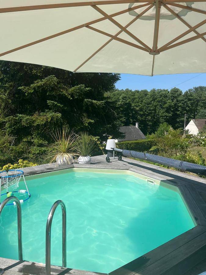 Location de vacances pour 4 personnes, avec Terrasse ainsi que Jardin et Piscine à Croutoy