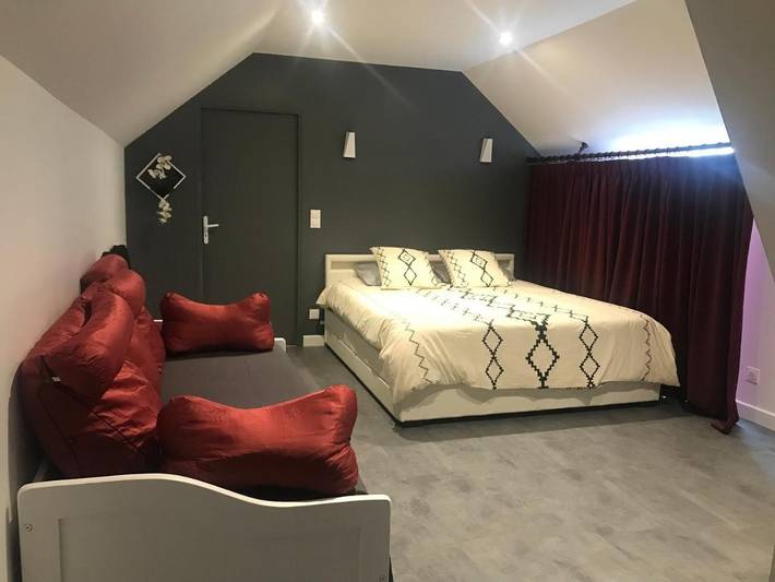 Maison de campagne pour 4 personnes, avec Balcon et Jacuzzi ainsi que Terrasse et Jardin dans Sendets