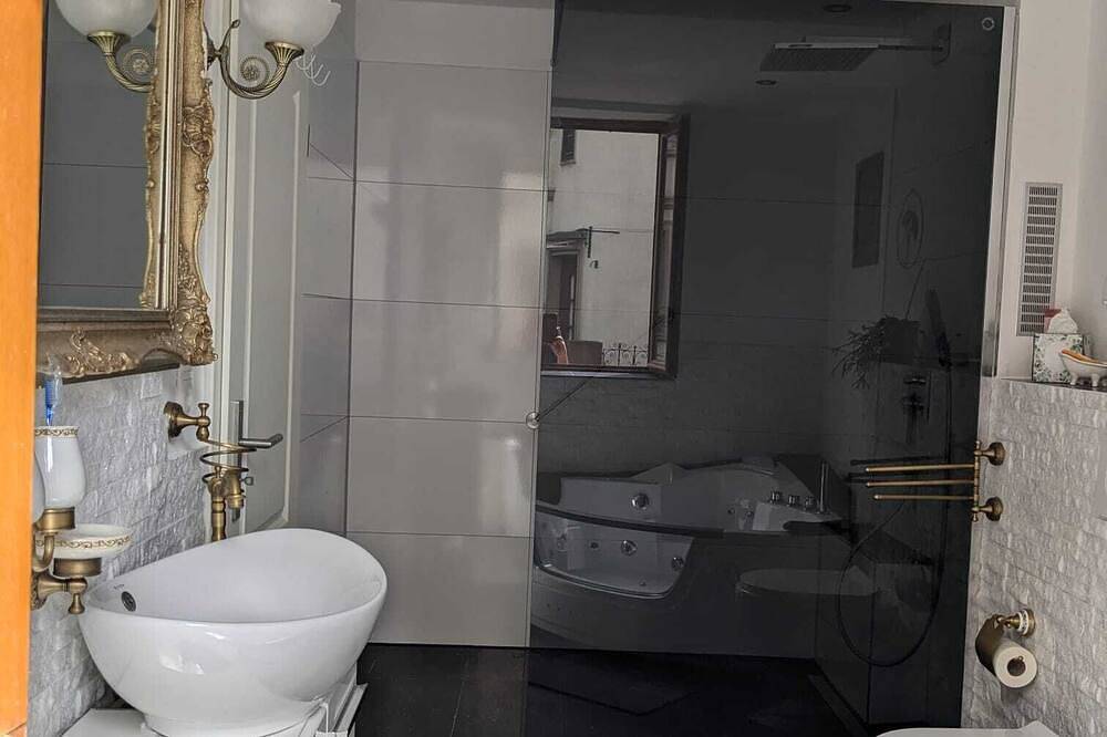 Ganze Wohnung, Romantische Ferienwohnung mit Whirlpool in Edenkoben, Südliche Weinstraße