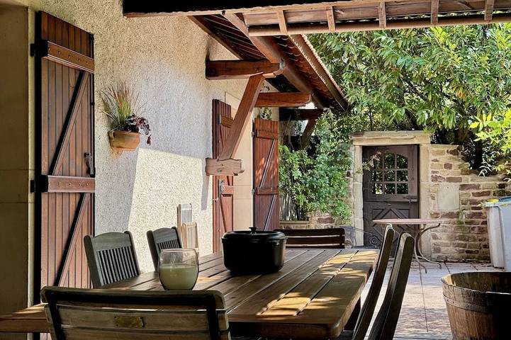 Location de vacances pour 10 personnes, avec jardin à Uxegney