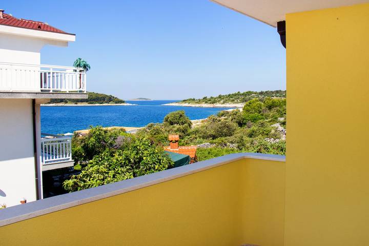 Ferienwohnung für 4 Personen, mit Pool und Balkon/Terrasse