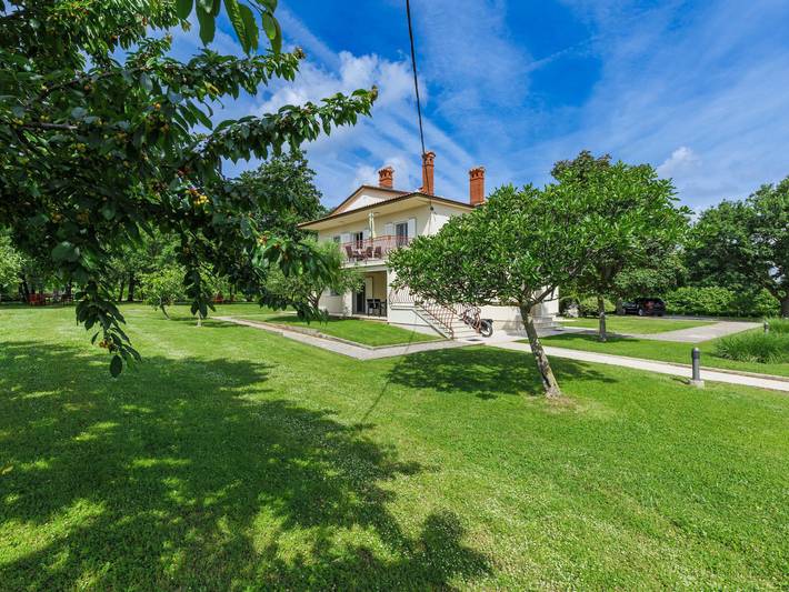 Ferienwohnung für 8 Personen, mit Garten und Terrasse