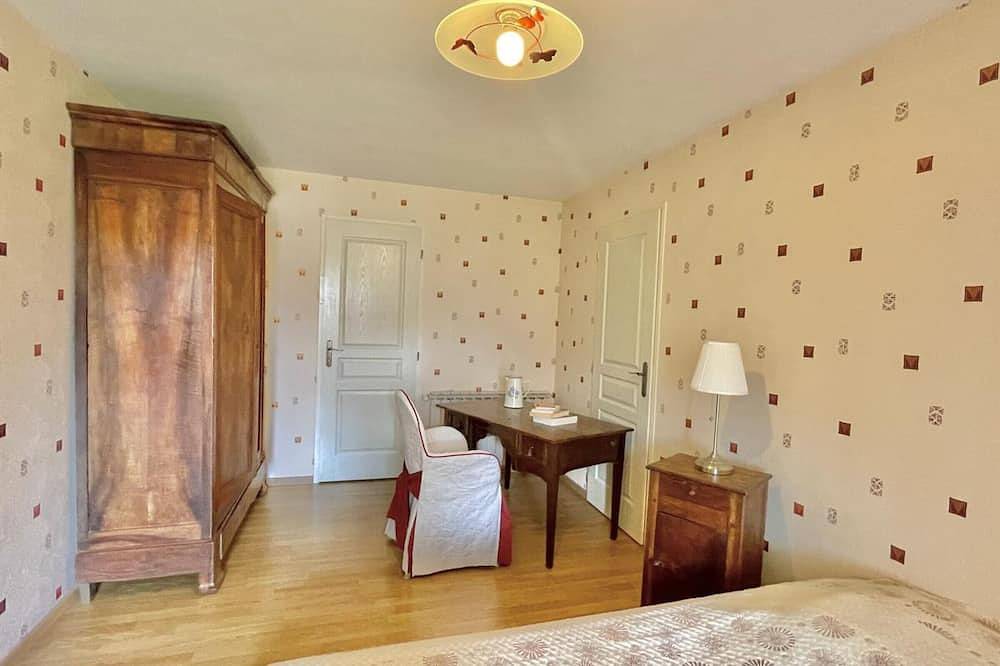 Casa de campo con jardín privado, cerca de Bourbon-l'Archambault, ideal para familias y curistas in Saint-Aubin-le-Monial, Allier (desambiguación)