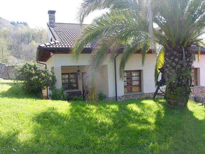 Casa rural para 6 personas, con Balcón y Terraza además de Jardín y Vistas en Onís