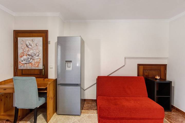 Holiday Home 'Estúdio Entre Porto E Aveiro' with Mountain View, Shared Terrace and Wi-Fi in Carregosa, Aveiro District