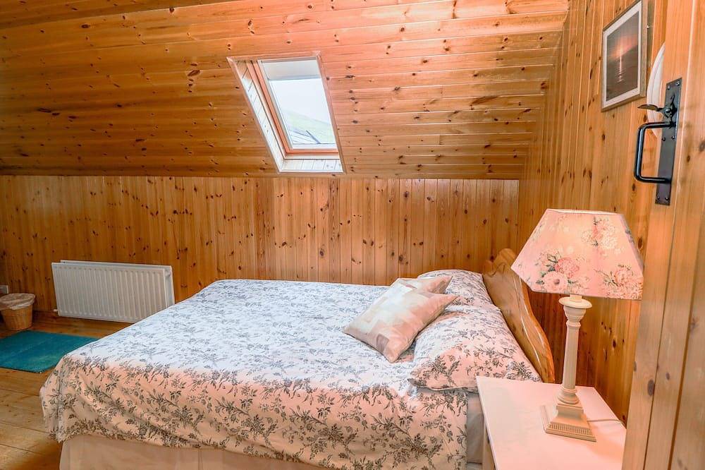 An Nead, pet friendly, with open fire in Dingle, County Kerry in Kilquann Electoral Division, Dingle Peninsula