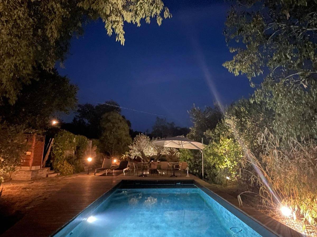L'Amourier en Cévennes, suites romantiques avec Jacuzzi privatif ou baignoire ronde Terrazzo in Saint-Hippolyte-du-Fort, Parc national des Cévennes