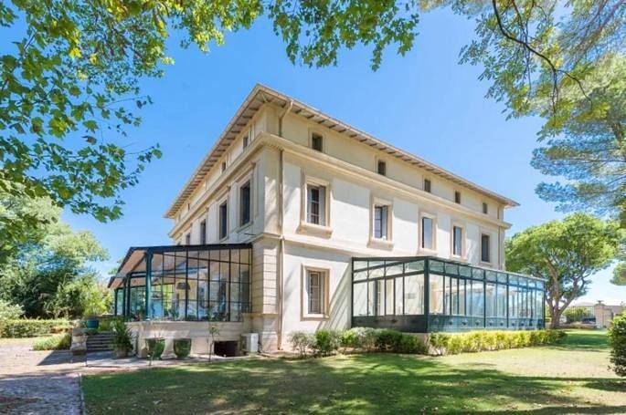 Chambre d’hôte pour 3 personnes, avec jacuzzi et piscine ainsi que jardin et sauna