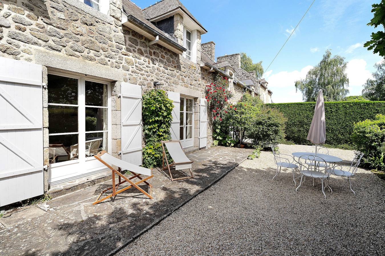Casa de vacaciones «La Ville Es Anougiers» con terraza privada, jardín privado y Wi-Fi in Ploubalay, Región de Dinan