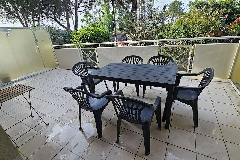 Appartement entier, Appt avec grande terrasse ombragée, parking privé sous-sol, piscine, internet Hd in La Teste-de-Buch, Région d'Arcachon
