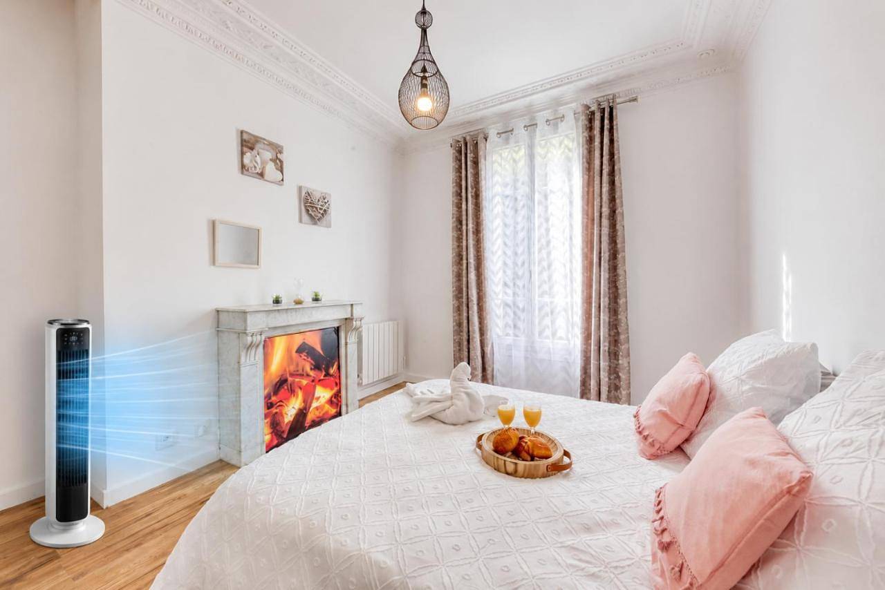 Appartement entier, Centre de Paris à 10min, gare à 2 min à pieds, Parking privé gratuit in Choisy-le-Roi, Val-de-Marne