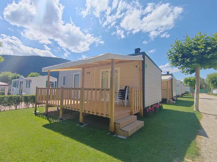 Camping para 2 personas, con terraza y piscina además de vistas y jardín, Se admiten mascotas en Norte de España