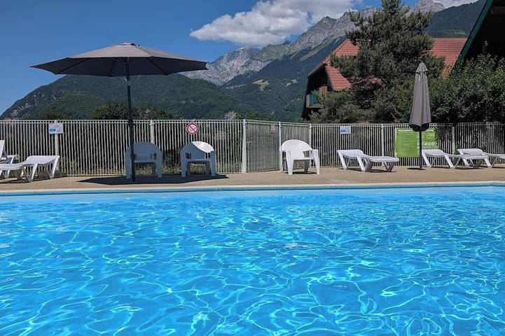 Gîte pour 4 personnes, avec sauna et jardin ainsi que piscine et terrasse à Giez