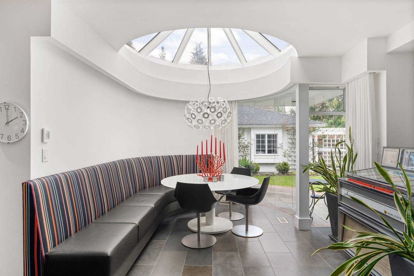 Stunning 4Br Kerrisdale Home | Gardens & Bbq in Vancouver, British-Columbia