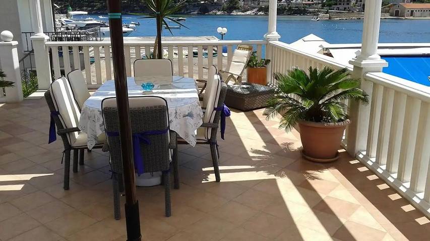 Holiday apartment for 7 people, with pool - 1