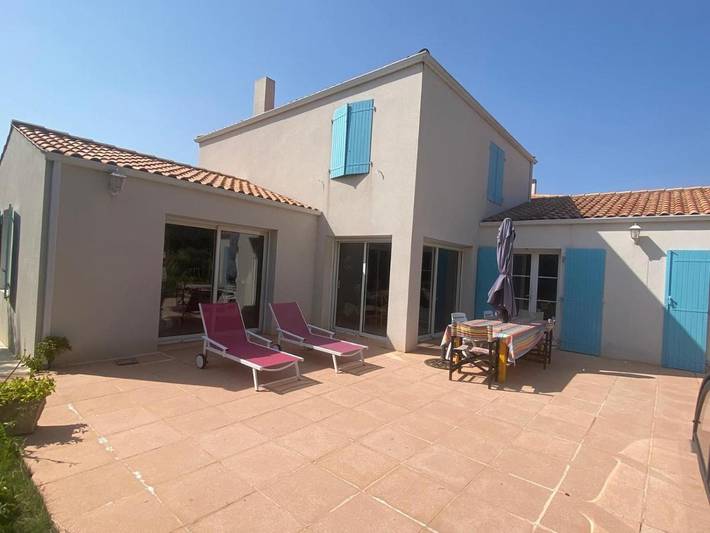 Location de vacances pour 6 personnes, avec Terrasse et Jardin ainsi que Piscine et Vue à Lagord - 2
