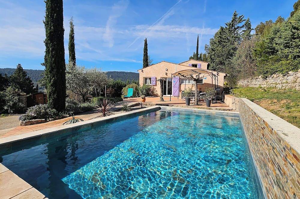 Provencal villa sleeps 8, magnificent unobstructed view with heated pool  in Salernes, Region de Draguignan