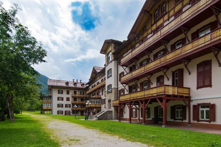 Ferienwohnung für 4 Personen, mit Balkon und Whirlpool sowie Sauna und Pool - 1