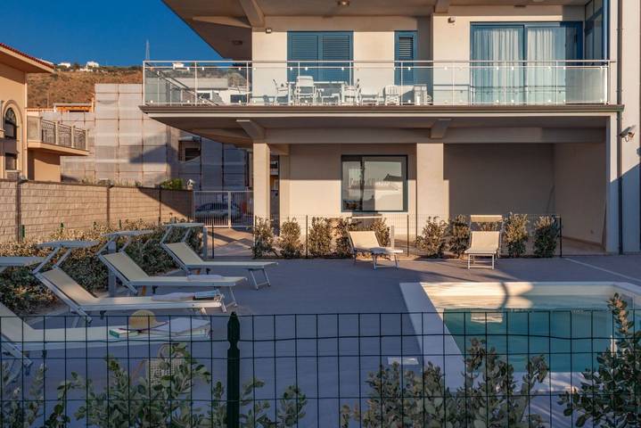 Appartement entier, Ambra - deux-pièces avec terrasse vue mer latérale in Capo d'Orlando, Province de Messina
