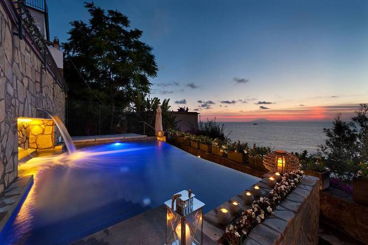 Villa for 12 people, with terrace and balcony/terrace - 1
