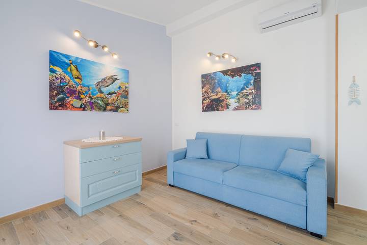 Entire apartment, Apartment 'Casa Iole Portopalo' with Sea View, Wi-Fi and Air Conditioning in Portopalo di Capo Passero, Syracuse Province