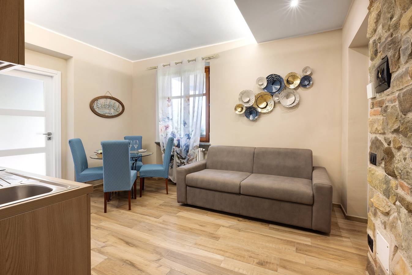 Ganze Wohnung, Ferienwohnung 'Pietra' mit Bergblick, Gemeinschaftspool und privater Terrasse in Dogliani, Langhe