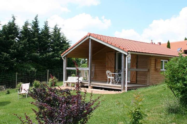 Gîte pour 5 personnes, avec Terrasse ainsi que Jardin et Piscine