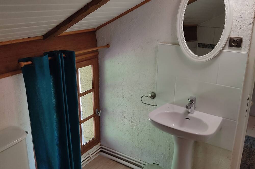 Family house, sleeps 6/8, pets welcome in Périgord Blanc