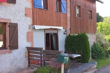 Gîte pour 4 personnes, avec jardin à Docelles