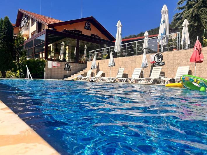 Hôtel pour 2 personnes, avec piscine ainsi que jacuzzi et jardin