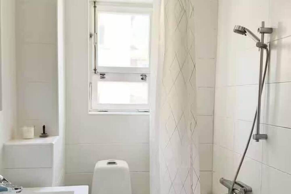 Ganze Wohnung, Quiet 1Br Apartment with Balcony, 20min to City in Hägersten-Liljeholmens stadsdelsområde, Schwedische Ostsee