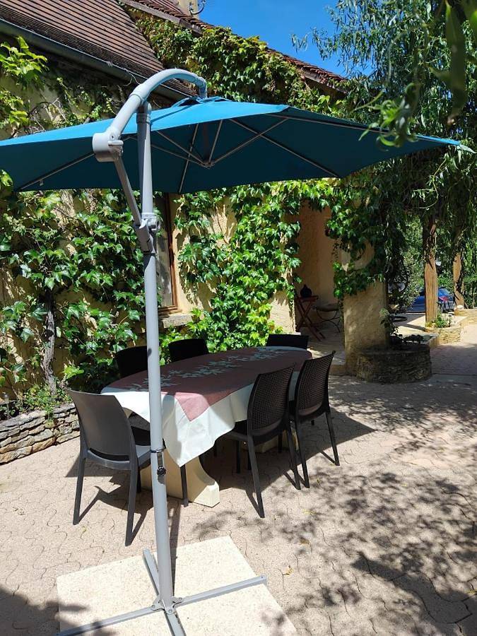 Location de vacances pour 10 personnes, avec vue ainsi que piscine et jardin, animaux acceptés à Tursac - 2