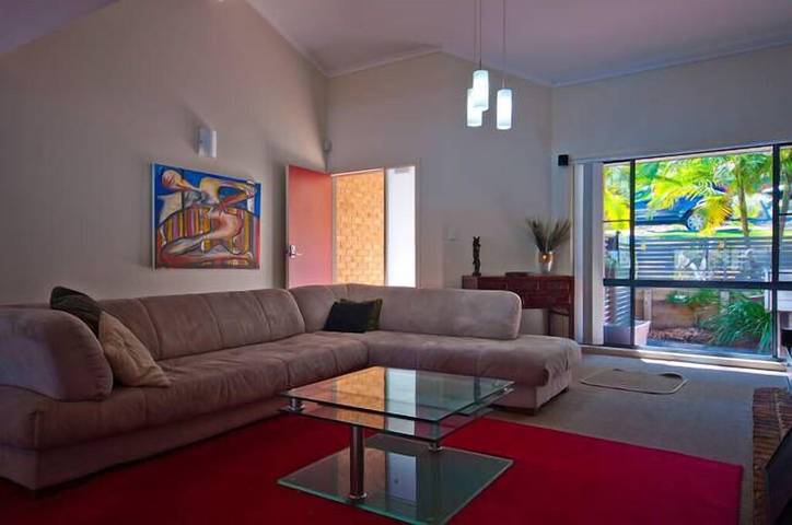 Holiday home for 12 people, with balcony and garden as well as hot tub in Smiths Lake