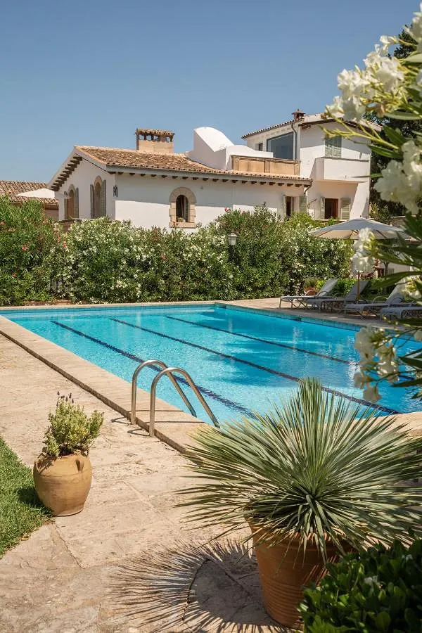 Hotel para 2 personas, con vistas además de piscina y jardín - 1