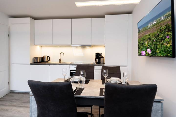 Ganze Wohnung, Modernes 3-Zimmer App. für 4 Pers. mit Pkw-Stellplatz, Wlan, Nespresso Maschine. in Tinnum, Sylt (Gemeinde)