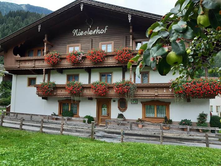 Vakantieappartement voor 4 personen, with Balkon and Terras as well as Tuin and Uitzicht in Mayrhofen