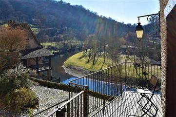 Gîte pour 4 personnes, avec jardin à Belcastel