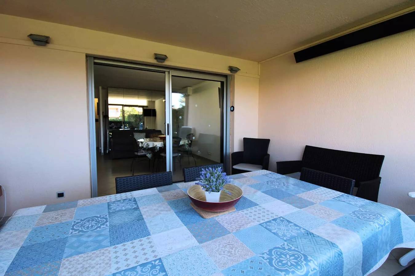 Entire apartment, Air-conditioned apartment for 4 people near the sea with pool in Pradet in Le Pradet, Toulon region