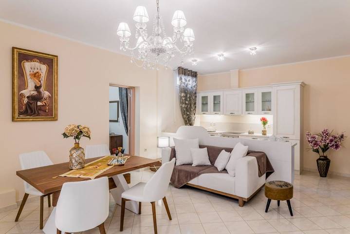 Vakantieappartement voor 4 personen, with tuin and kinderzwembad as well as uitzicht and zwembad in Samos