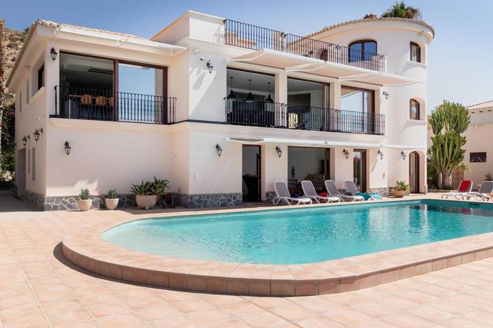 Villa voor 16 personen, with uitzicht and tuin as well as zwembad in El Campello