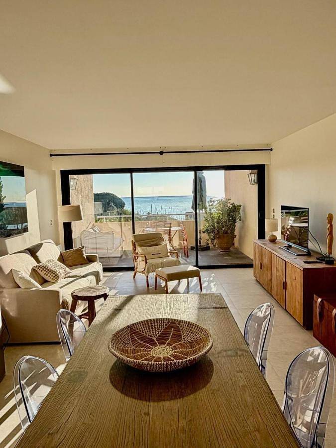Gîte pour 4 personnes, avec terrasse et vue dans Plage de Bonne Terrasse - 3