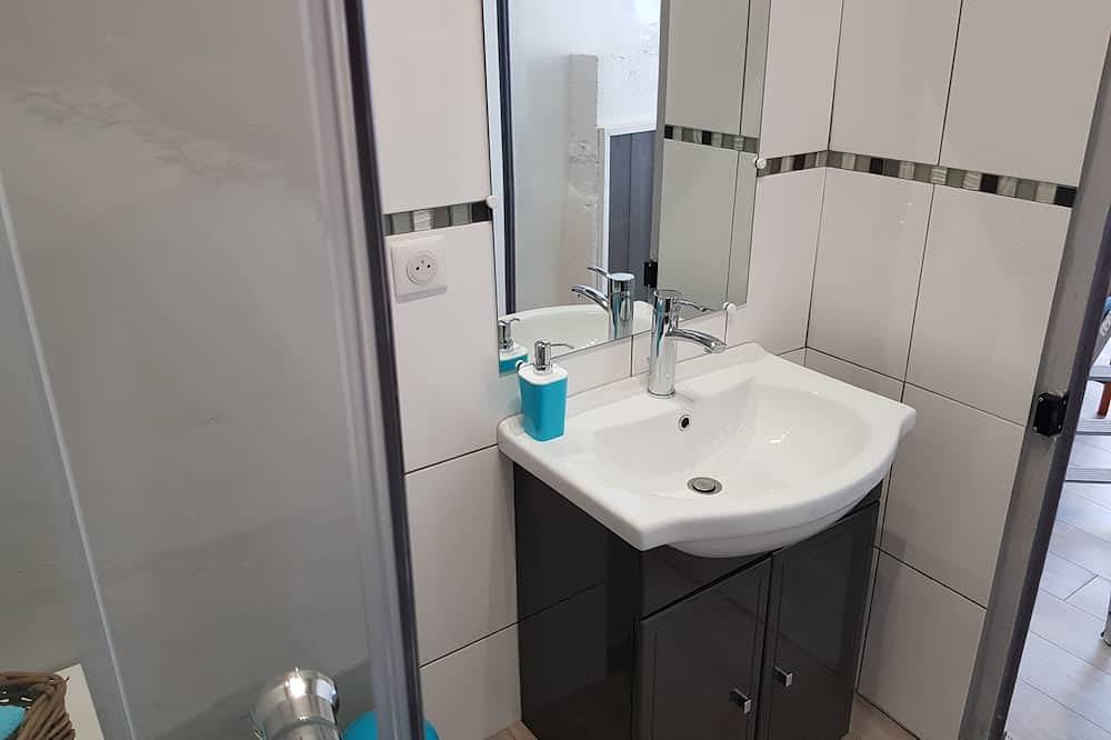 Entire apartment, Avant Garde - Furnished studio in the heart of Unesco Monument in Blaye, Blaye region