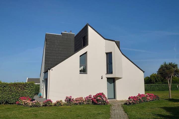 Location de vacances pour 8 personnes, avec jardin et balcon dans Plage Du Pouldu Santec