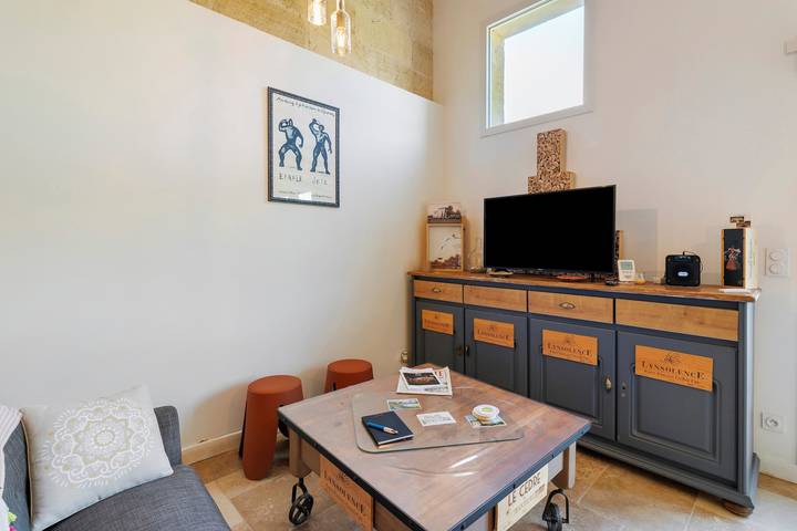Gîte Chapetit and Guest Rooms in Saint-Denis-de-Pile, Libourne region