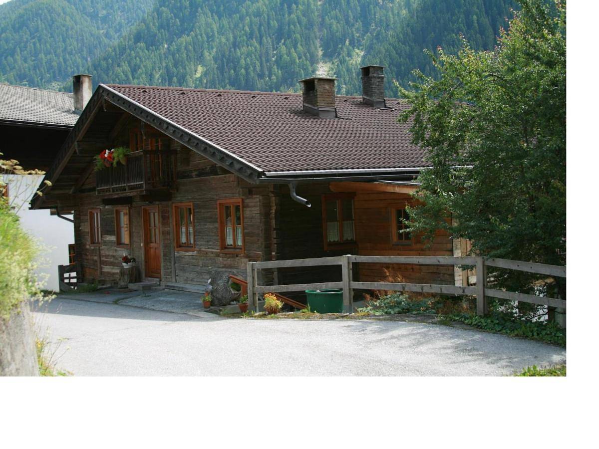 Ganze Wohnung, Apartment with Balcony in St. Veit in Defereggen, Bezirk Lienz
