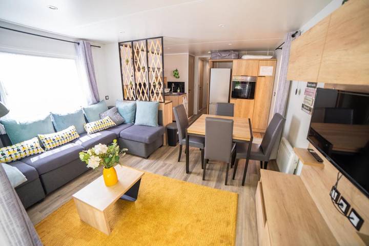 Camping pour 8 personnes, avec Terrasse et Jardin ainsi que Piscine et Vue
