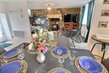 Gîte pour 6 personnes, avec jardin à Trélévern