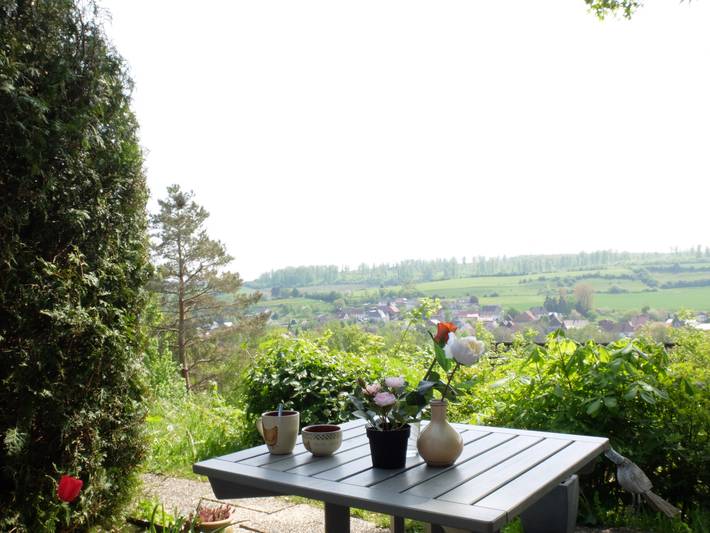2-Personen-Hütte mit Talblick und Terrasse an einem sonnigen Berghang bei Husen in Lichtenau, Kreis Paderborn