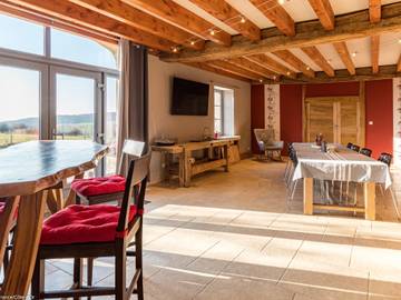 Gîte pour 14 personnes, avec terrasse dans Source-Seine